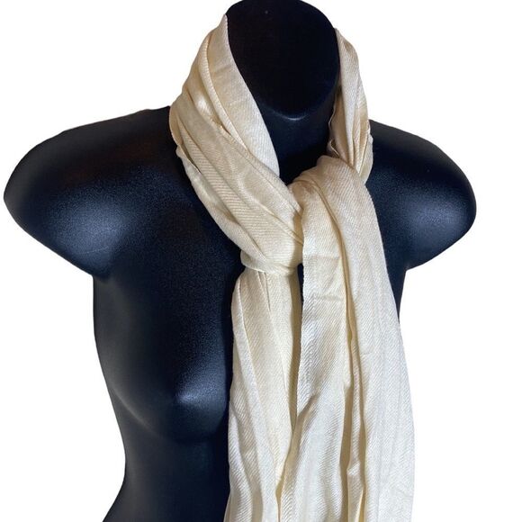 J Francis 100% viscose white knit fringed large scarf - Picture 3 of 5